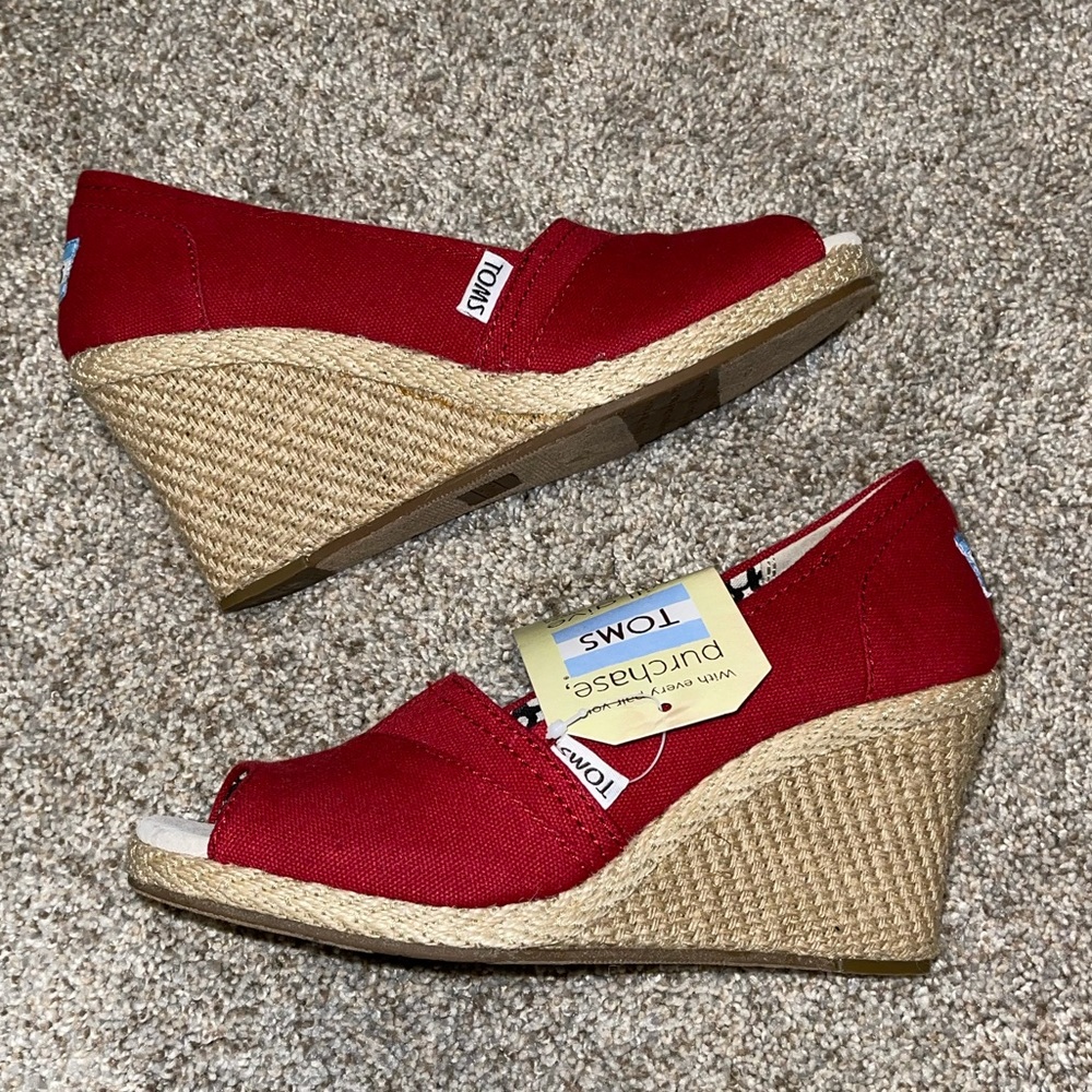 NWT Red Toms Espadrilles